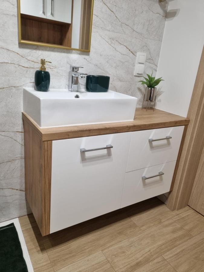 Apartament Sloneczny -Sciegiennego 凯尔采 外观 照片